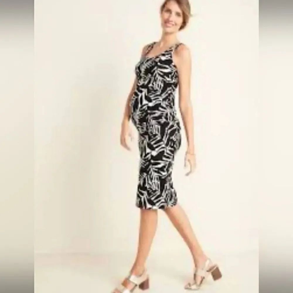 Old Navy Maternity Fitted Dress 💐HOST PICK💐💕